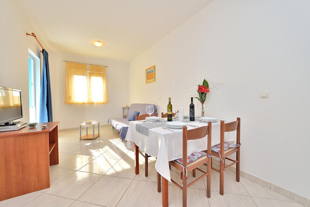 Sara Apartments Петрчане Номер фото