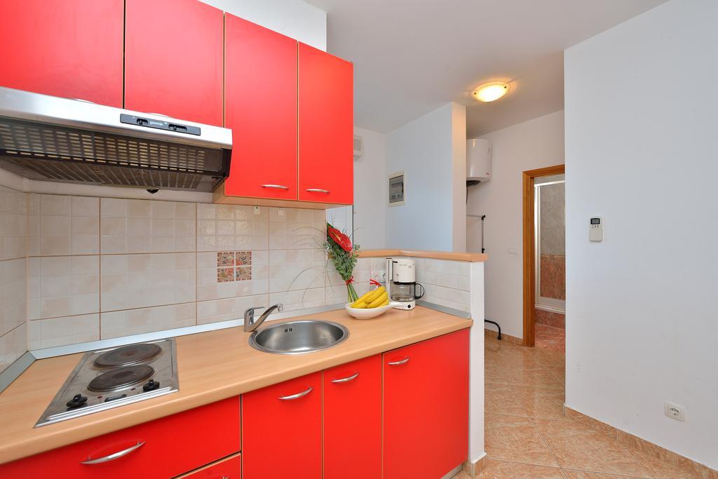 Sara Apartments Петрчане Номер фото