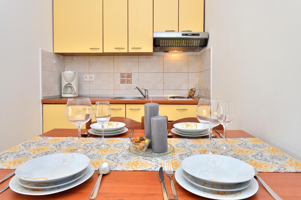 Sara Apartments Петрчане Номер фото
